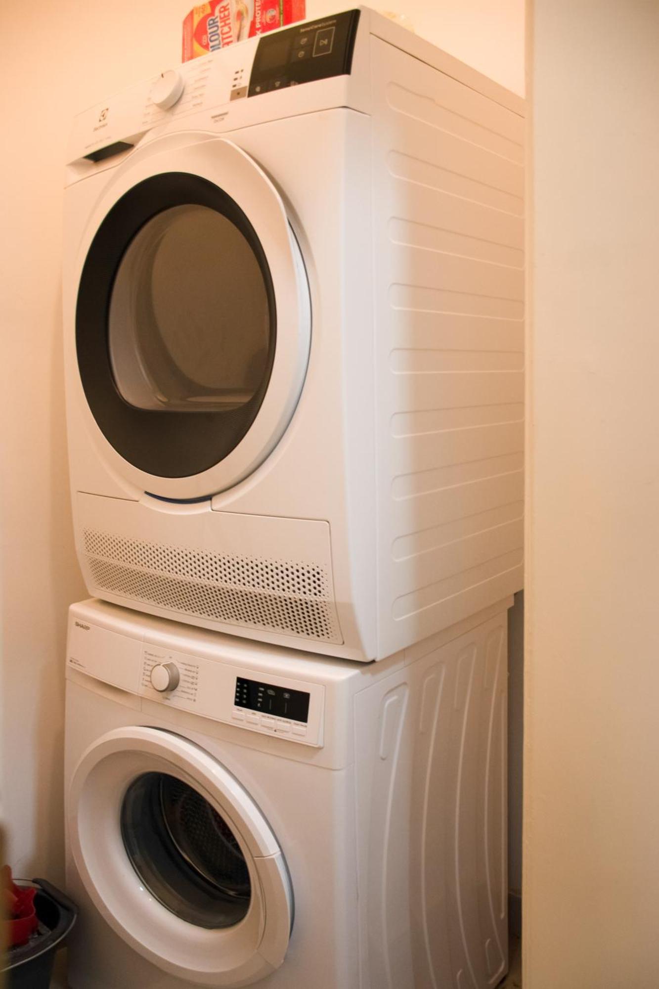 Fantabulous Downtown Abode W King Bed, 65" Tv, Washer And Tumble Dryer Zagreb Dış mekan fotoğraf